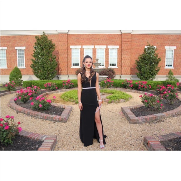 Black Prom Dress w/removable sequin belt Size 02 - Picture 3 of 5
